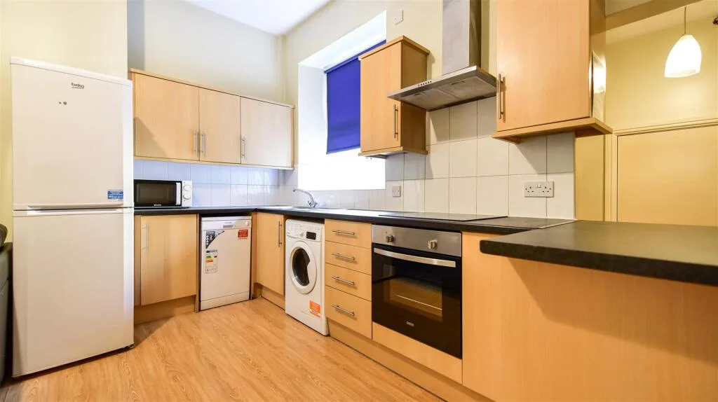 6 bedroom flat for rent