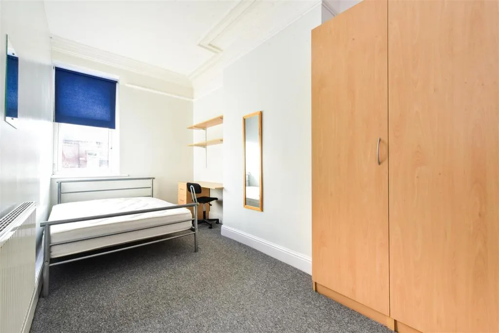6 bedroom flat for rent