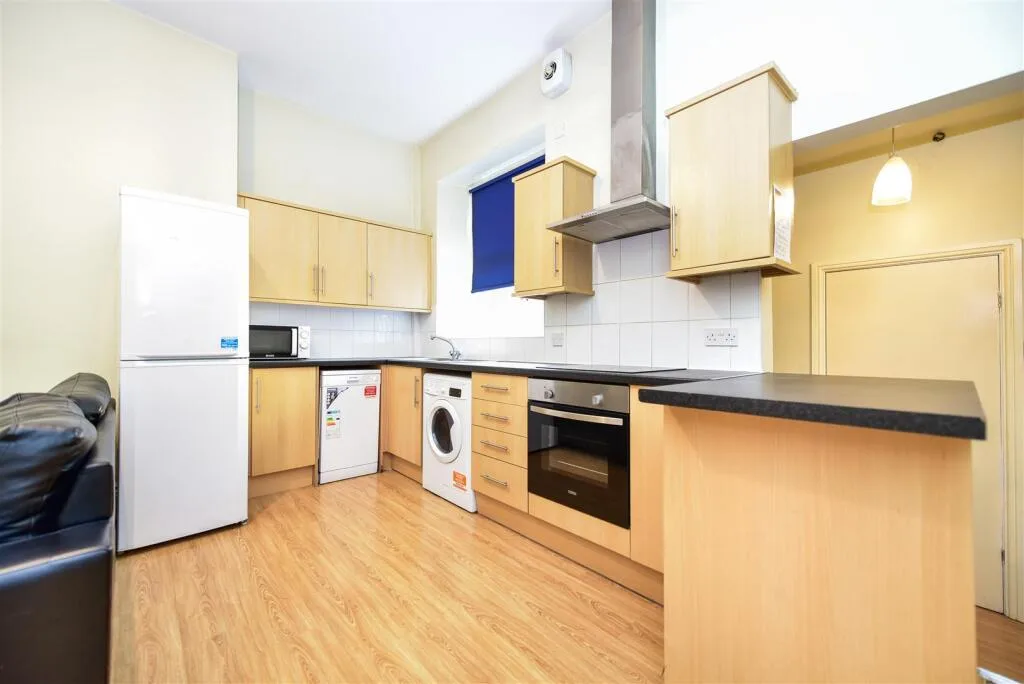 6 bedroom flat for rent