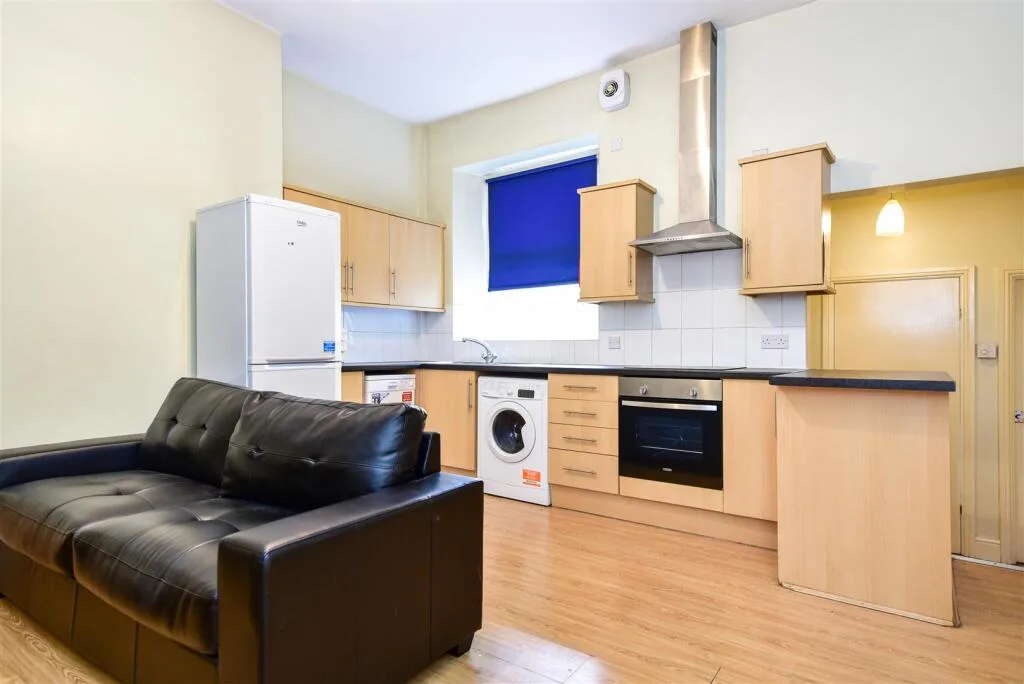6 bedroom flat for rent
