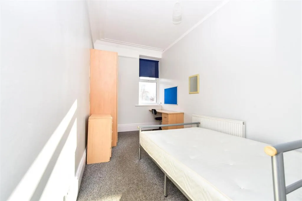 6 bedroom flat for rent