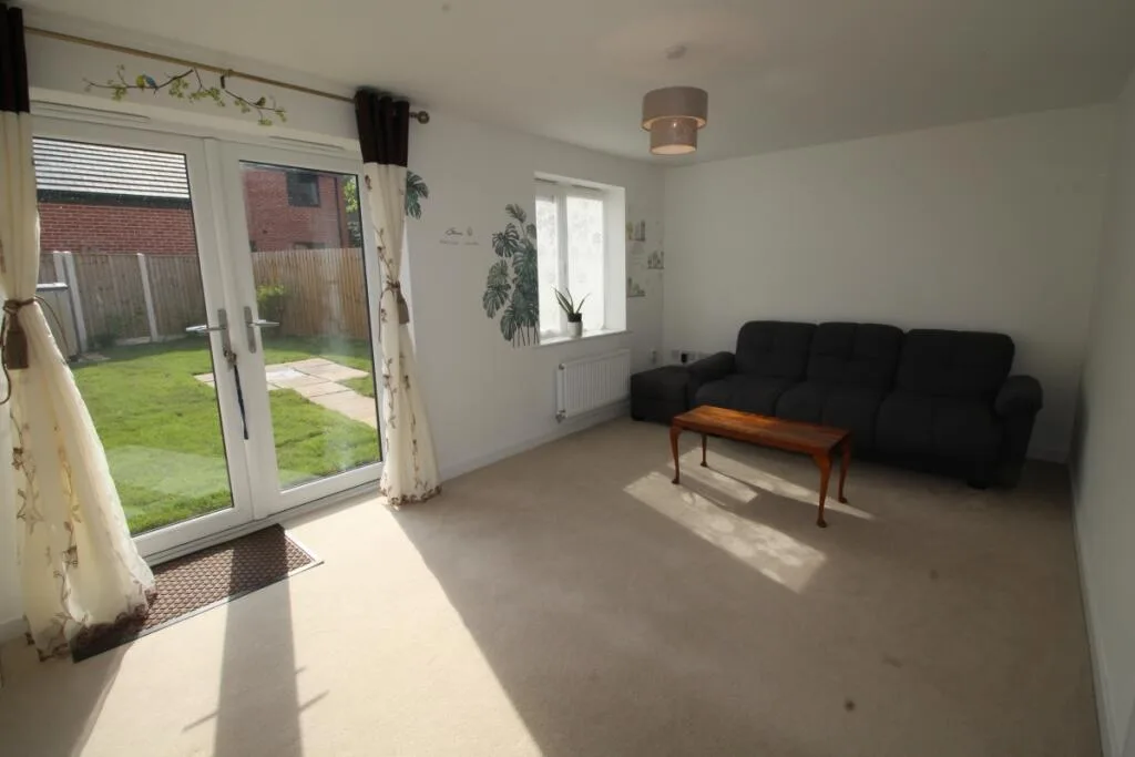 4 bedroom semi-detached house for rent