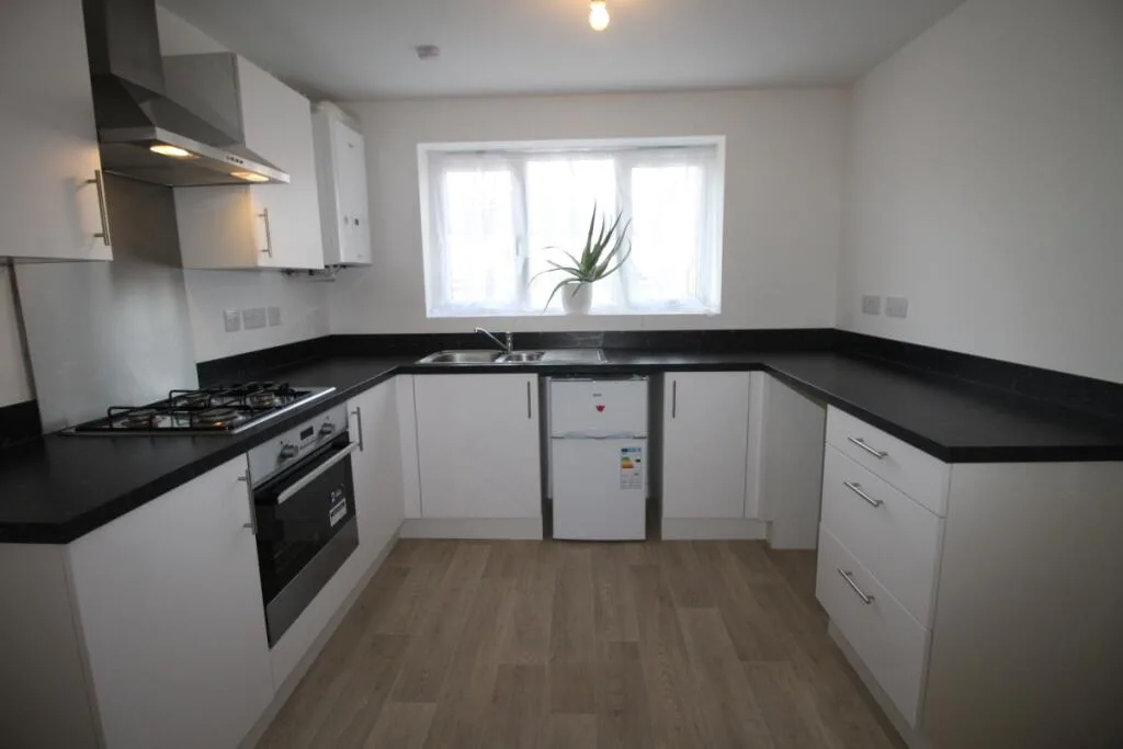 4 bedroom semi-detached house for rent