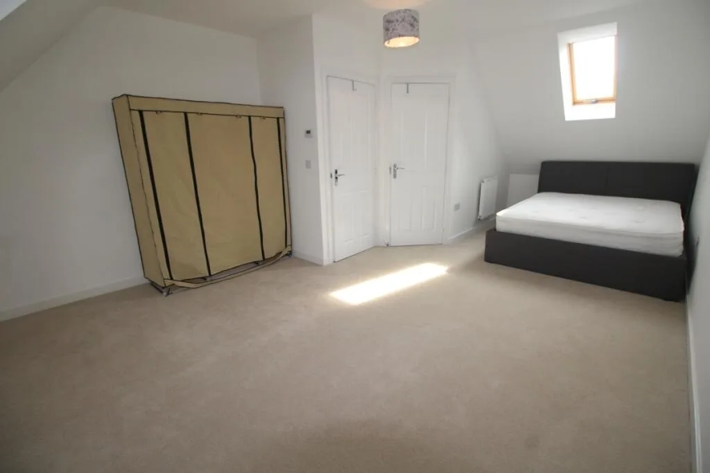 4 bedroom semi-detached house for rent