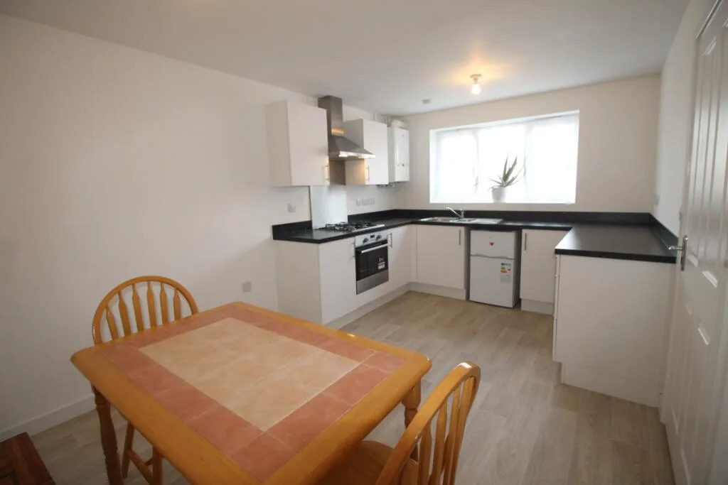 4 bedroom semi-detached house for rent