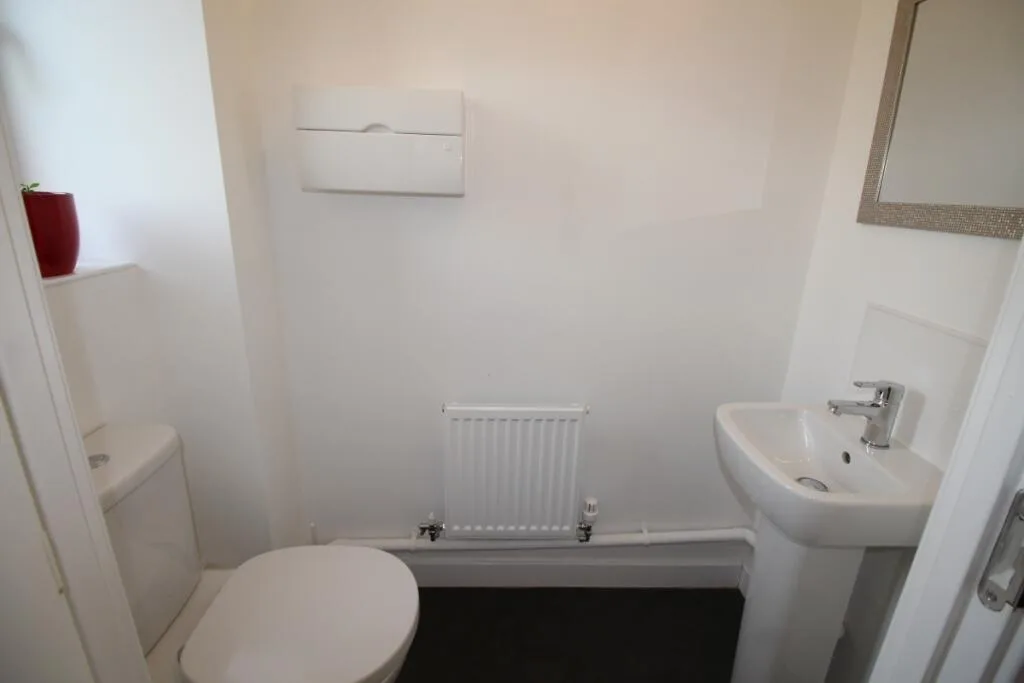 4 bedroom semi-detached house for rent