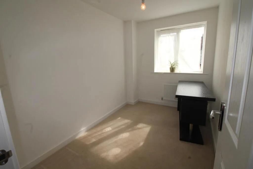 4 bedroom semi-detached house for rent