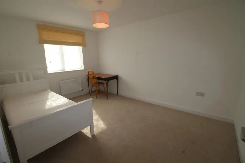 4 bedroom semi-detached house for rent