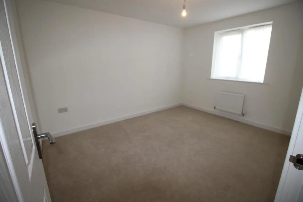 4 bedroom semi-detached house for rent