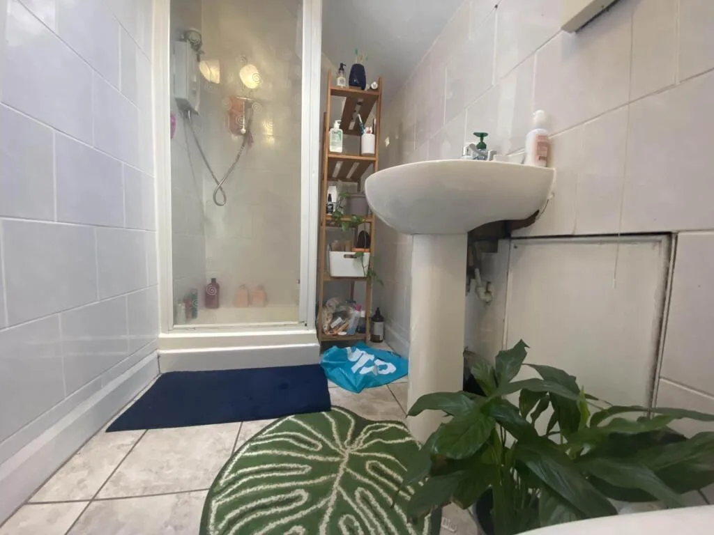 5 bedroom semi-detached house for rent