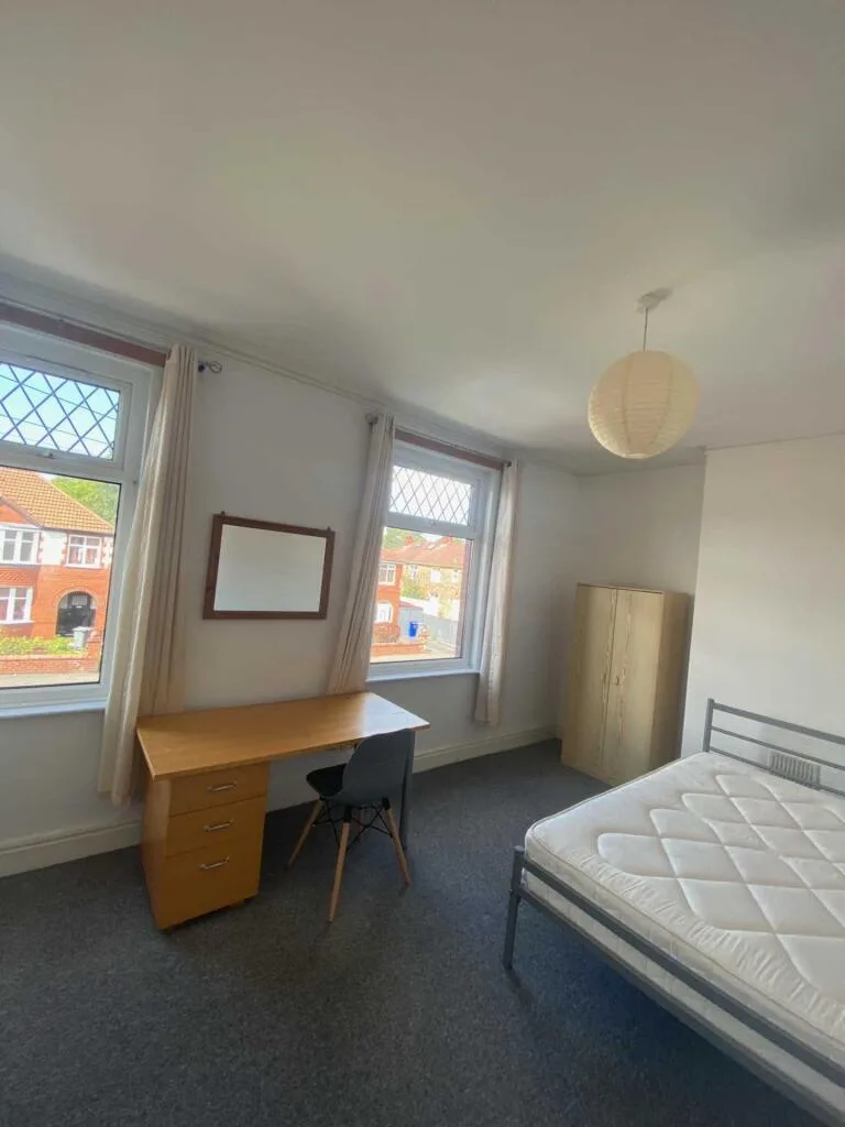 5 bedroom semi-detached house for rent