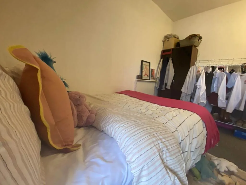 5 bedroom semi-detached house for rent