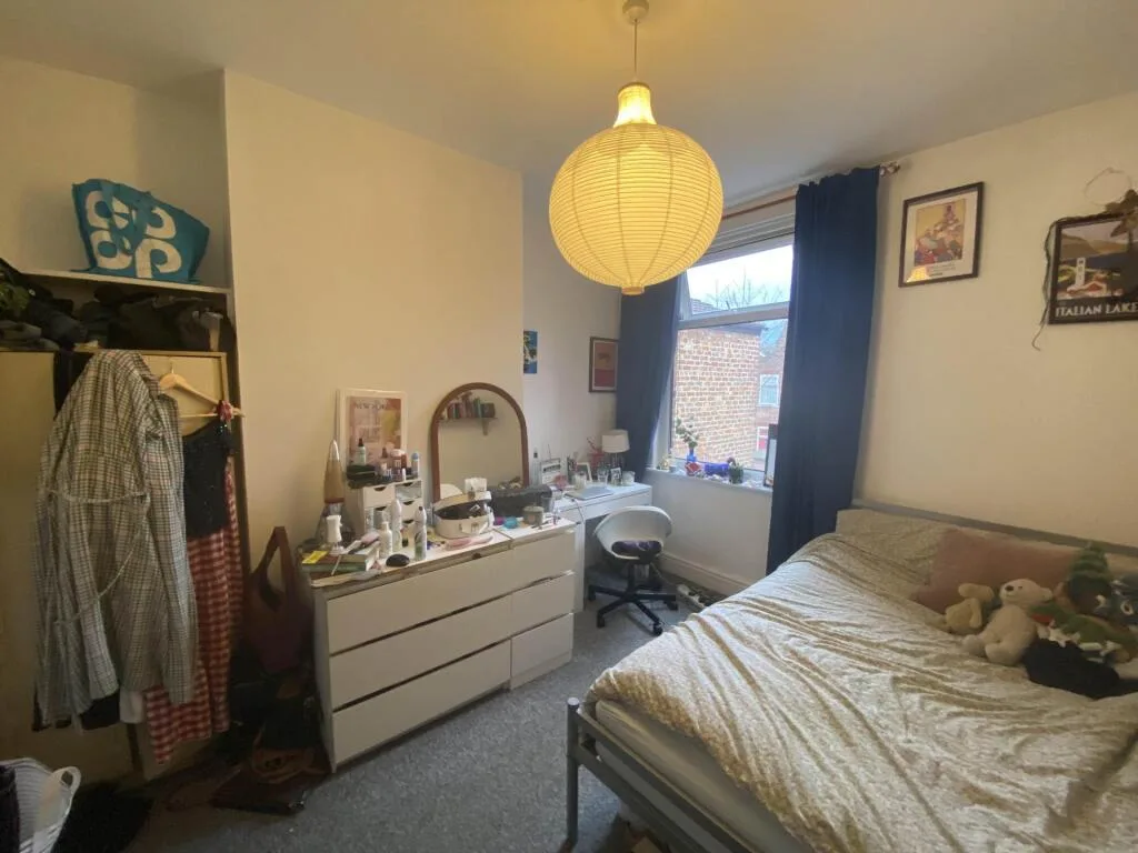5 bedroom semi-detached house for rent