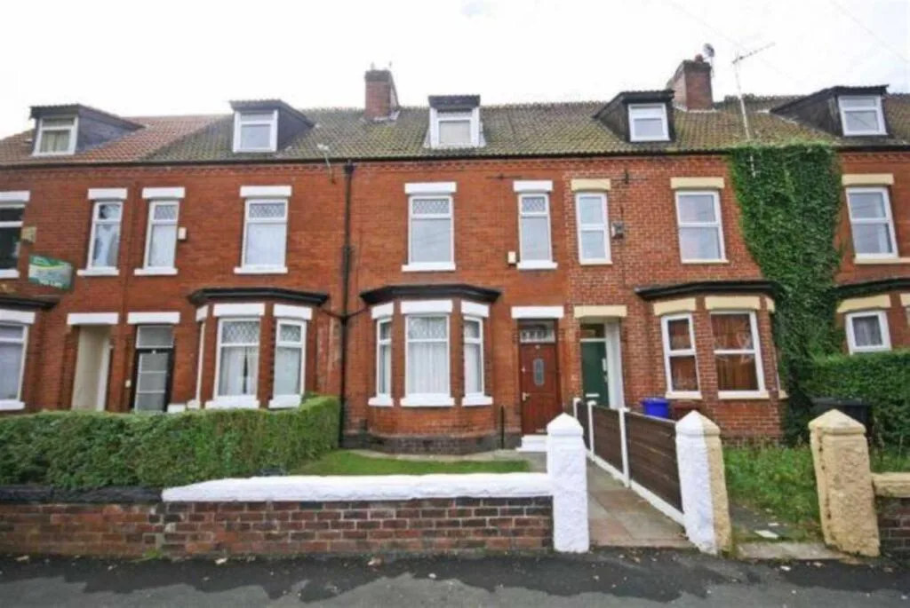 5 bedroom semi-detached house for rent