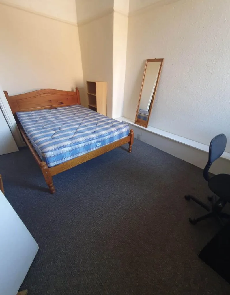 5 bedroom terraced house for rent