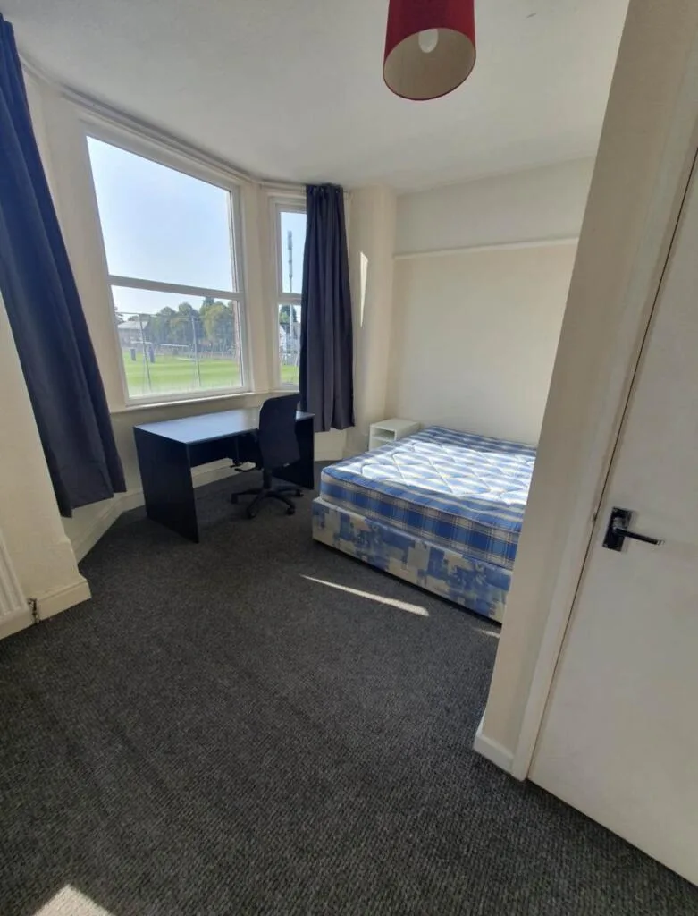 5 bedroom terraced house for rent