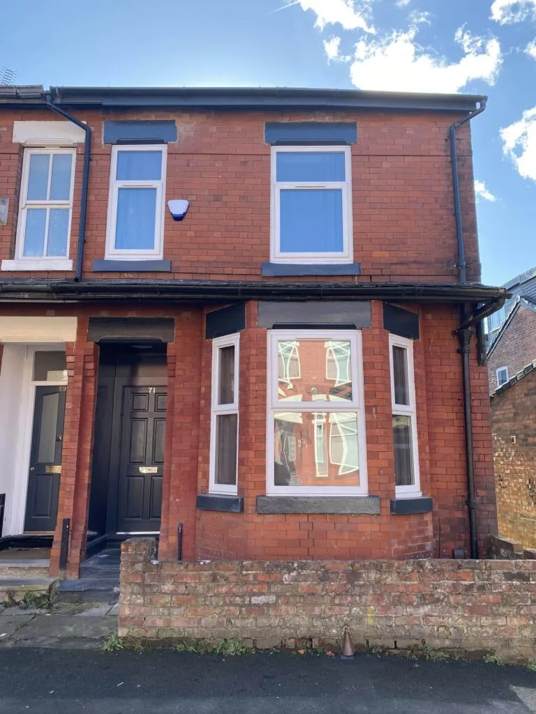 6 bedroom semi-detached house for rent