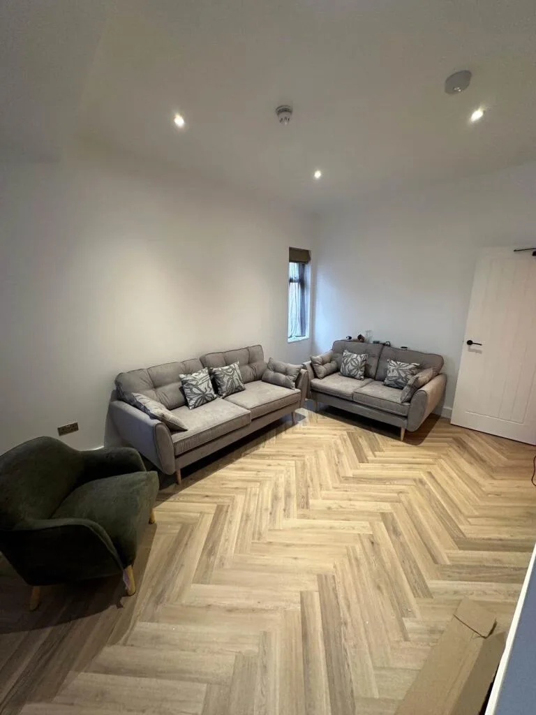 6 bedroom semi-detached house for rent