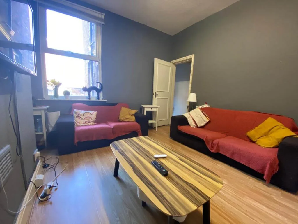 5 bedroom semi-detached house for rent