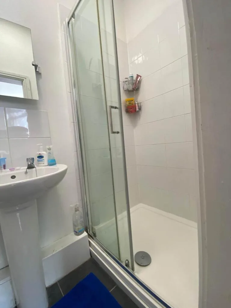 5 bedroom semi-detached house for rent