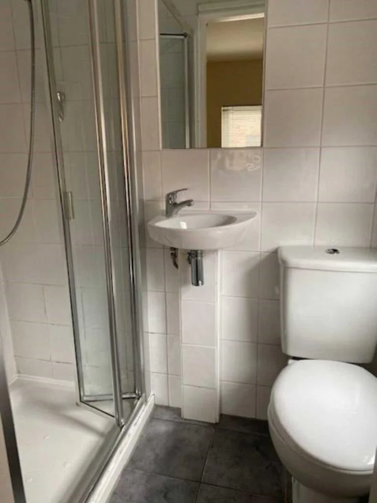 5 bedroom semi-detached house for rent