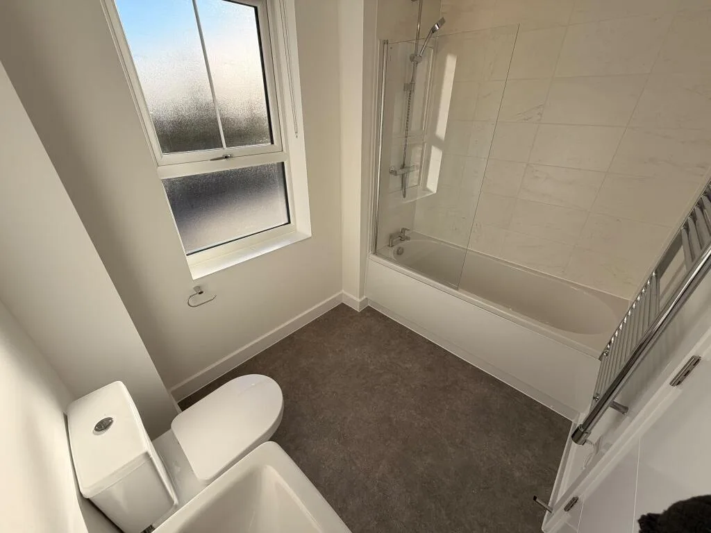 4 bedroom semi-detached house for rent