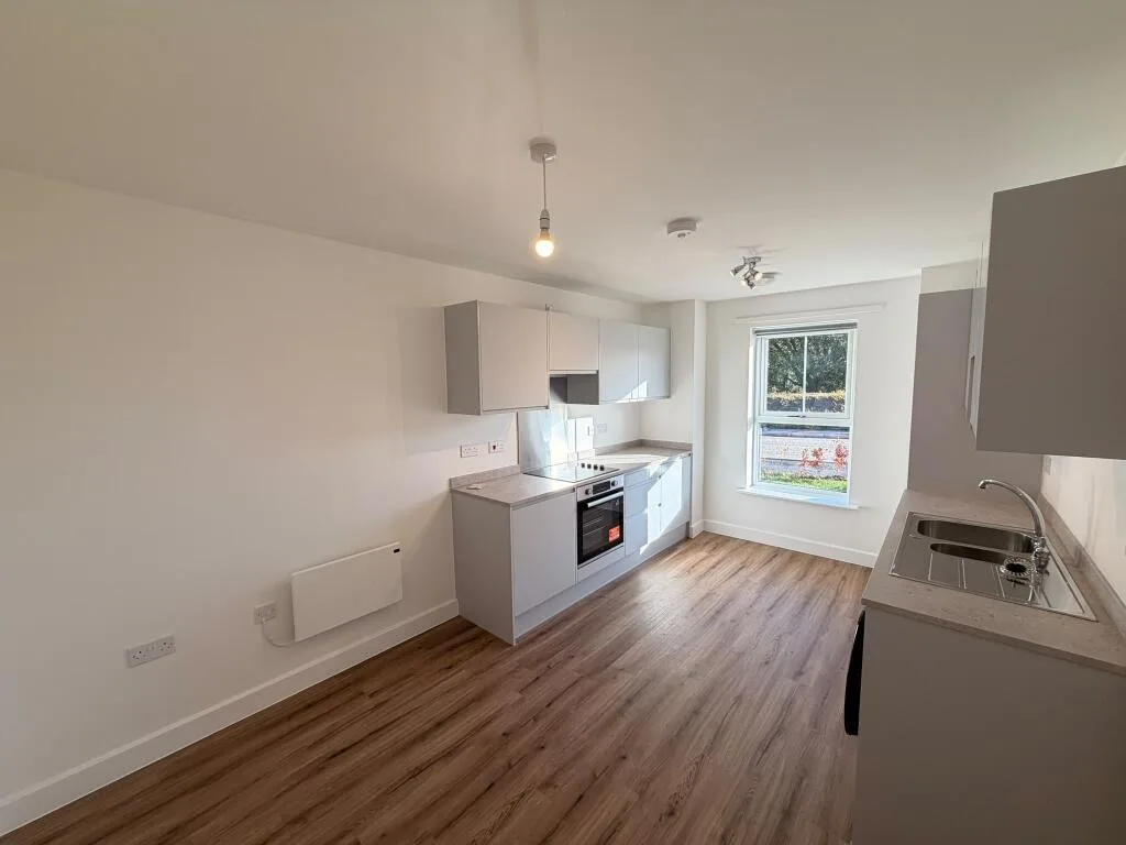 4 bedroom semi-detached house for rent