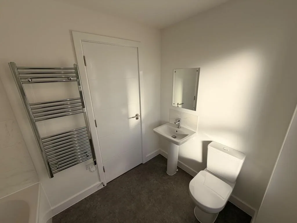 4 bedroom semi-detached house for rent