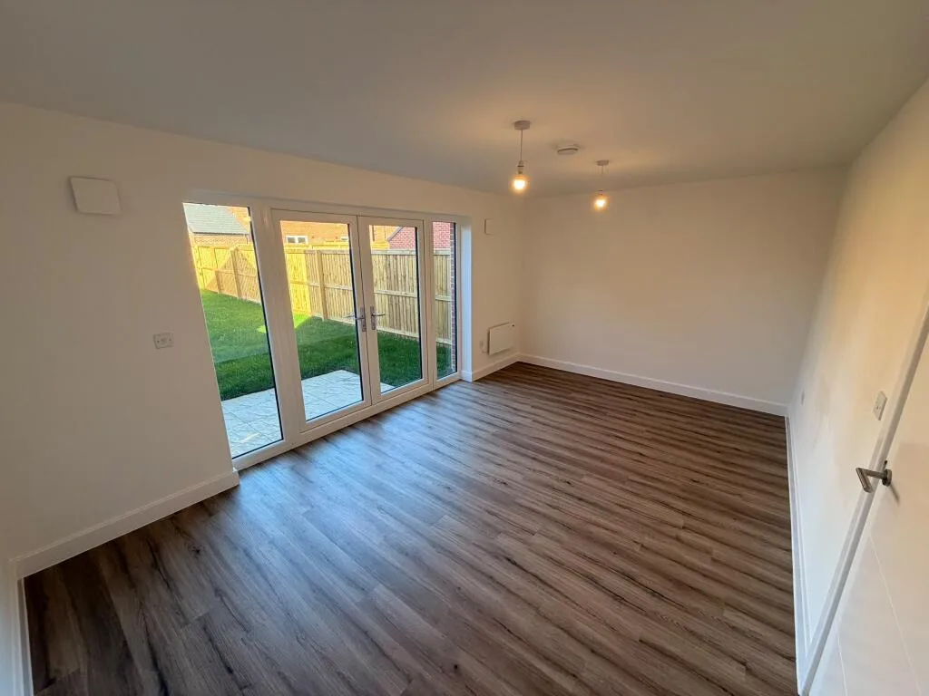 4 bedroom semi-detached house for rent