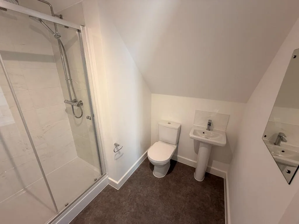 4 bedroom semi-detached house for rent