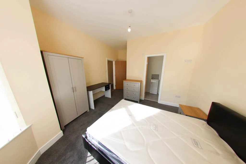 6 bedroom terraced house for rent