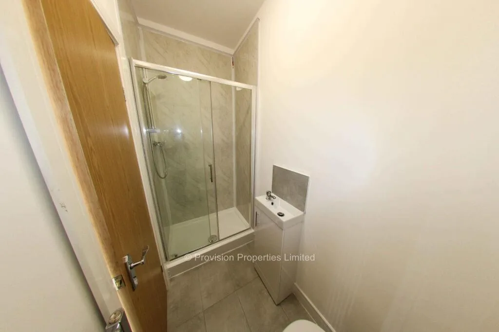 6 bedroom terraced house for rent