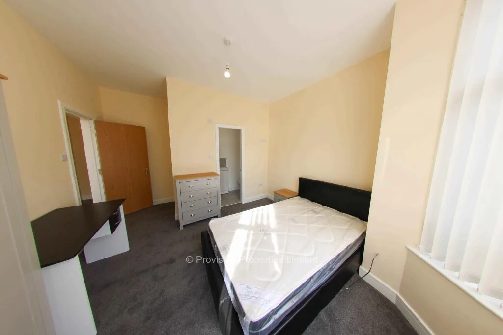 6 bedroom terraced house for rent