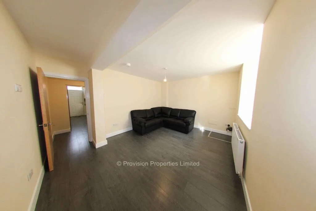 6 bedroom terraced house for rent