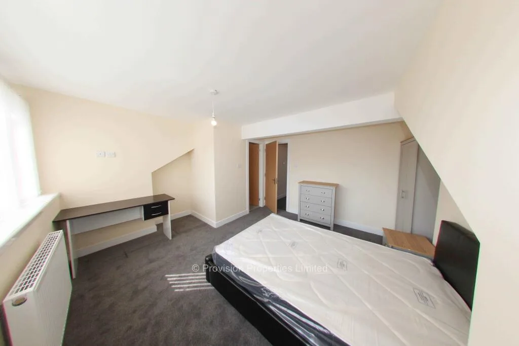 6 bedroom terraced house for rent