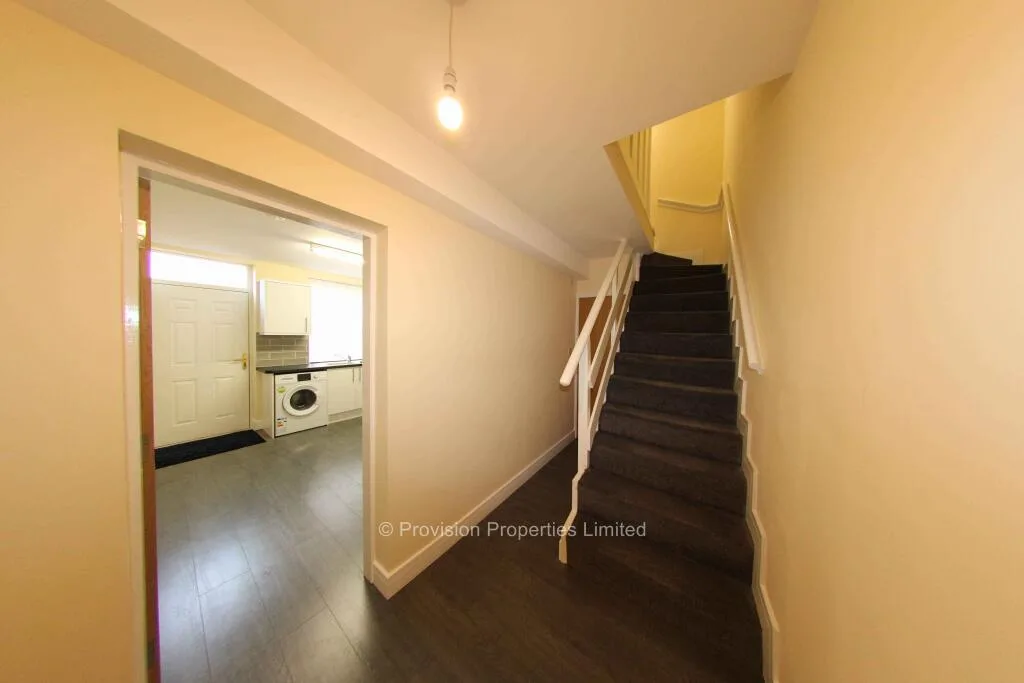 6 bedroom terraced house for rent