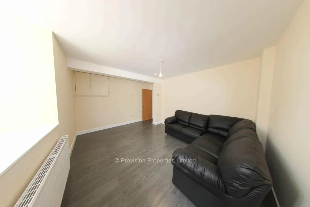 6 bedroom terraced house for rent