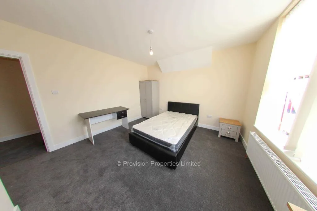 6 bedroom terraced house for rent