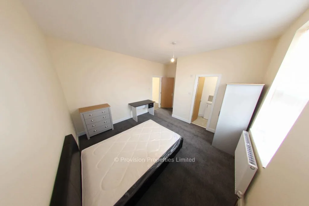 6 bedroom terraced house for rent