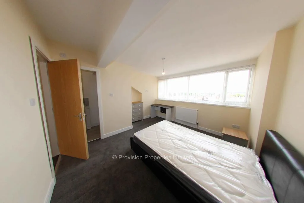 6 bedroom terraced house for rent