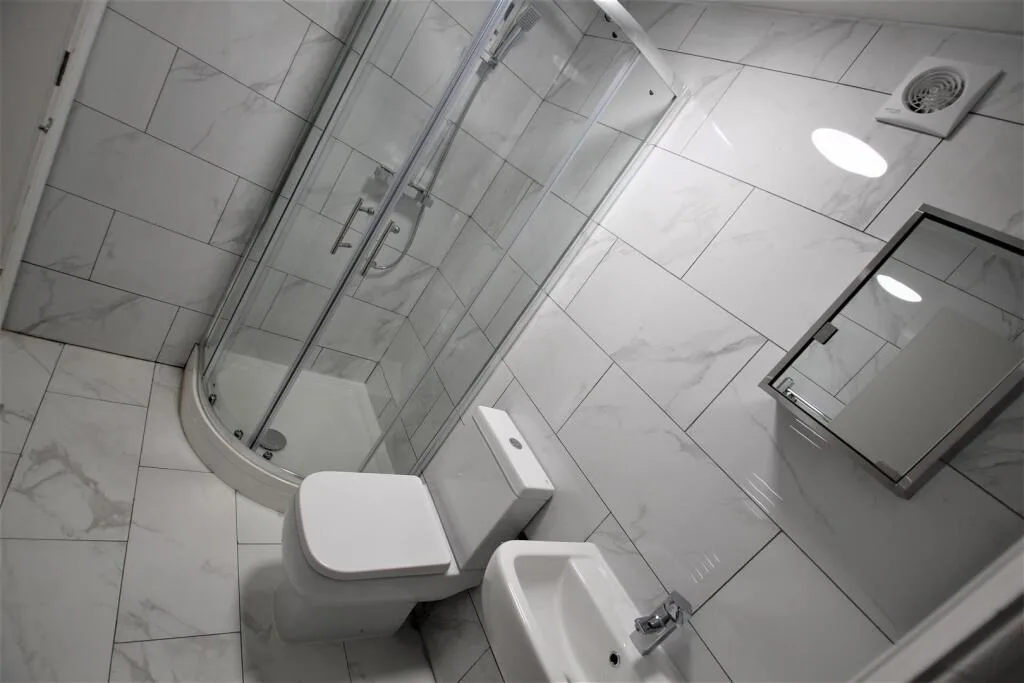 6 bedroom semi-detached house for rent