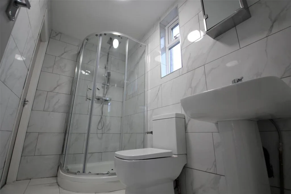 6 bedroom semi-detached house for rent