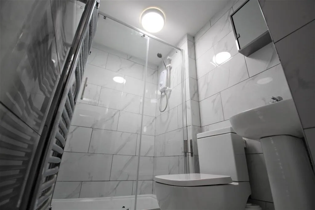 6 bedroom semi-detached house for rent