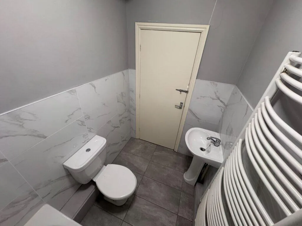 6 bedroom end of terrace house for rent