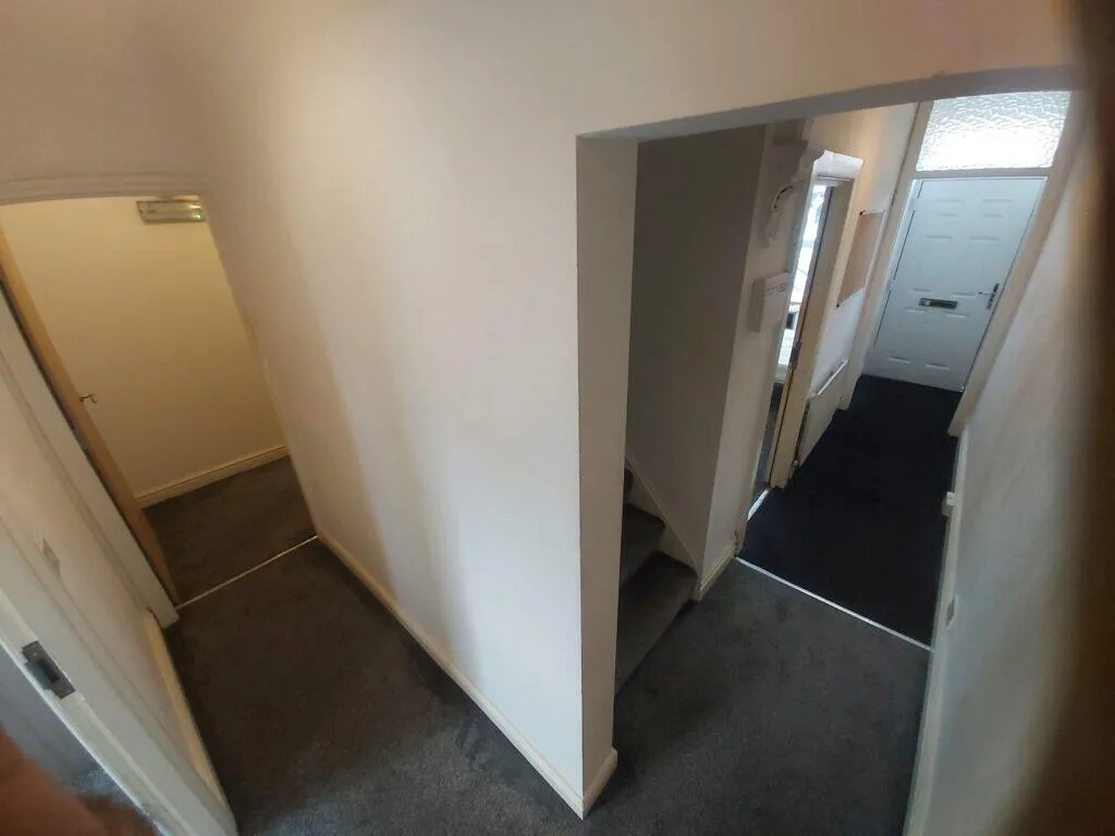 6 bedroom end of terrace house for rent