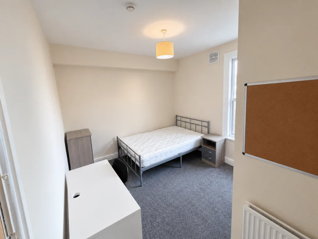 6 bedroom end of terrace house for rent