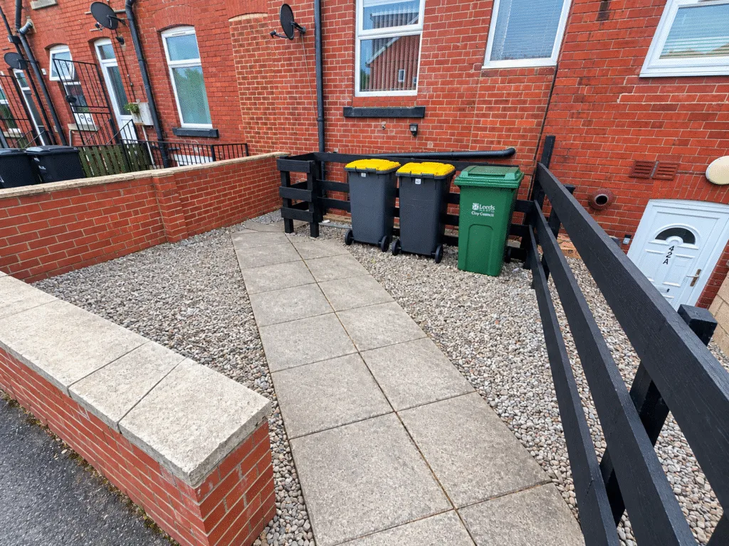 6 bedroom end of terrace house for rent