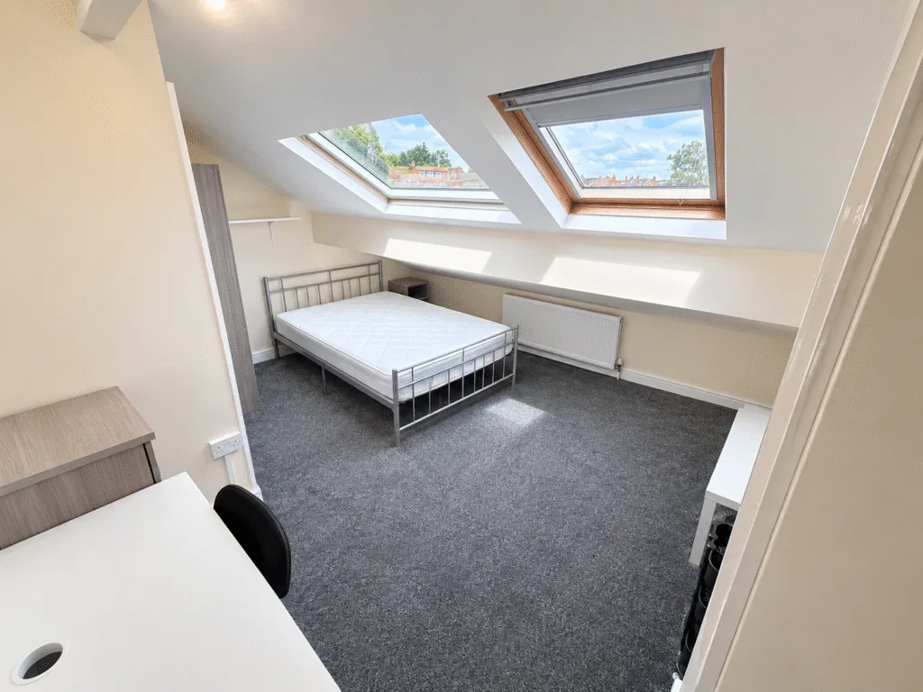 6 bedroom end of terrace house for rent