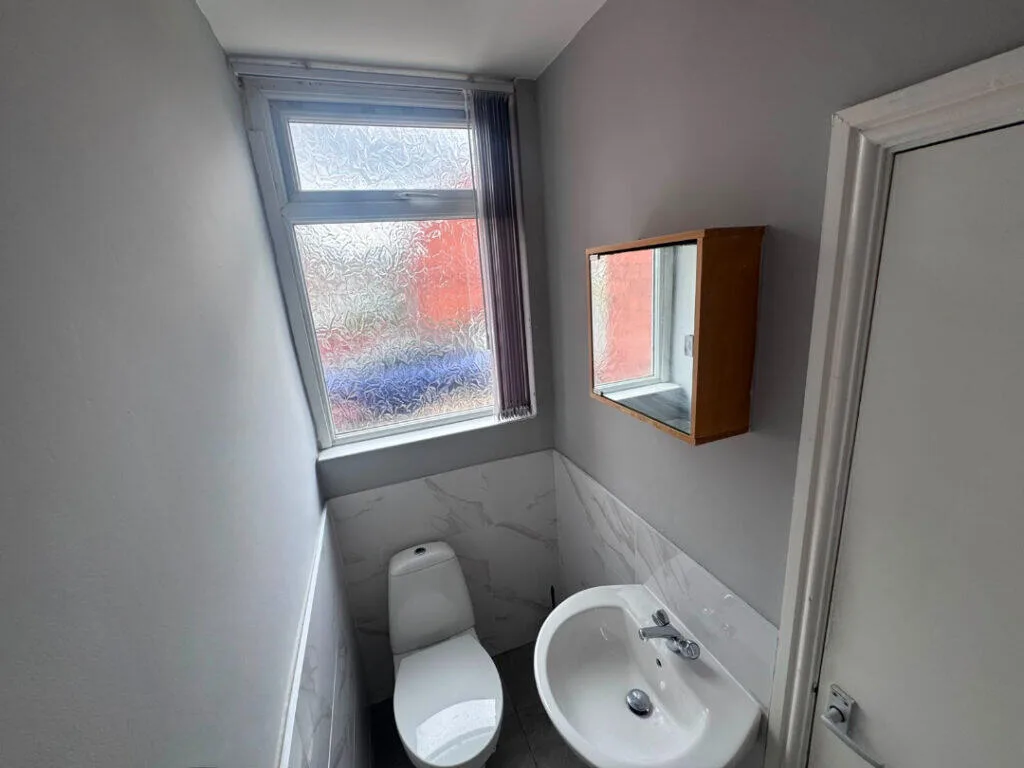 6 bedroom end of terrace house for rent