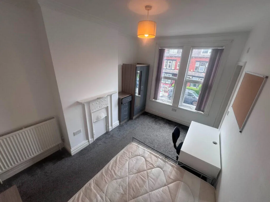 6 bedroom end of terrace house for rent